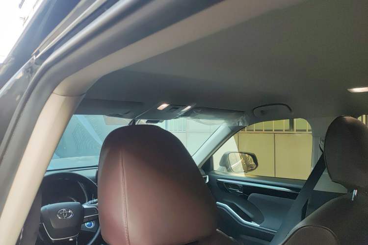 Used Toyota Highlander 2022 Dual-Engine 2.5L 4x4 Elite Edition 7-Seater Headliner