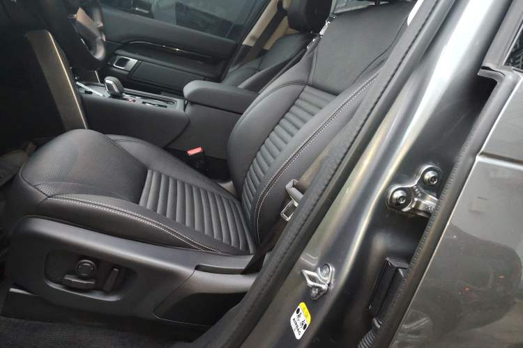 Used Land Rover Discovery 2021 300PS S
