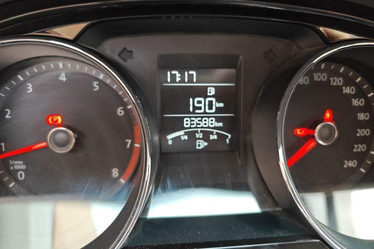 Used Volkswagen C-TREK 2017 230TSI Manual Comfort Version Odometer Close Up