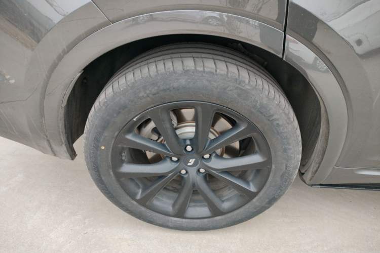 Used Li Auto ONE 2021 Extended-Range 6-Seater Version Right Rear Wheel Hub