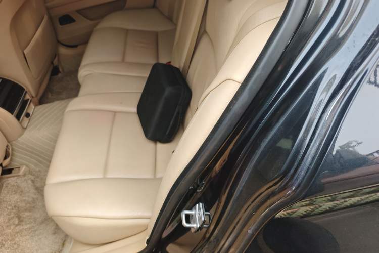 Used BMW 5 Series 2013 525Li Leading Model
