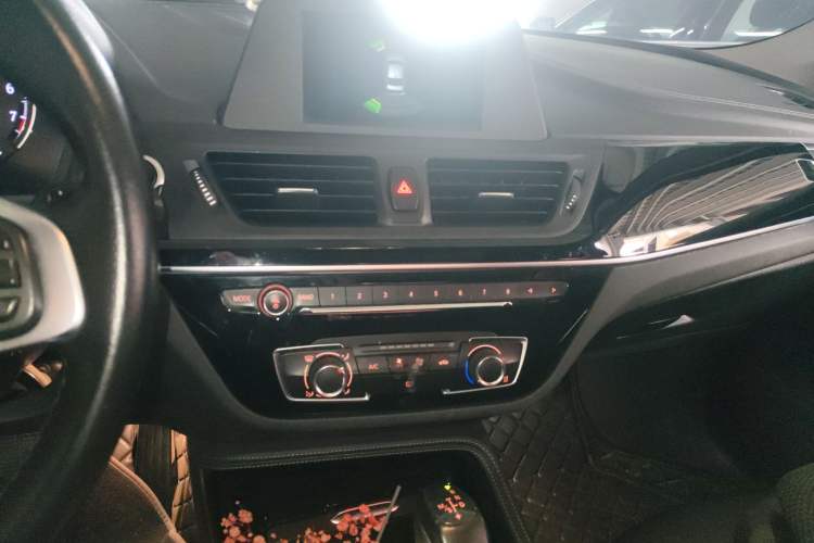 Used BMW 1 Series 2018 118i Sport Edition Audio And AC Panel