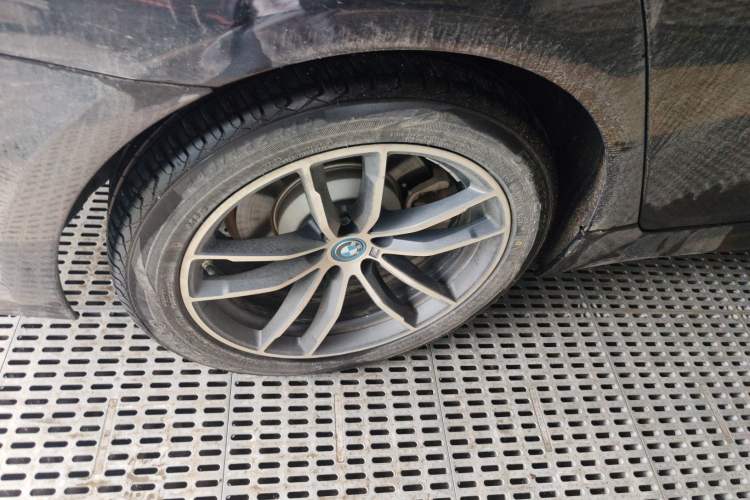 Used BMW 5 Series New Energy 2022 Second Facelift 535Le M Sport Package Right Rear Wheel Hub