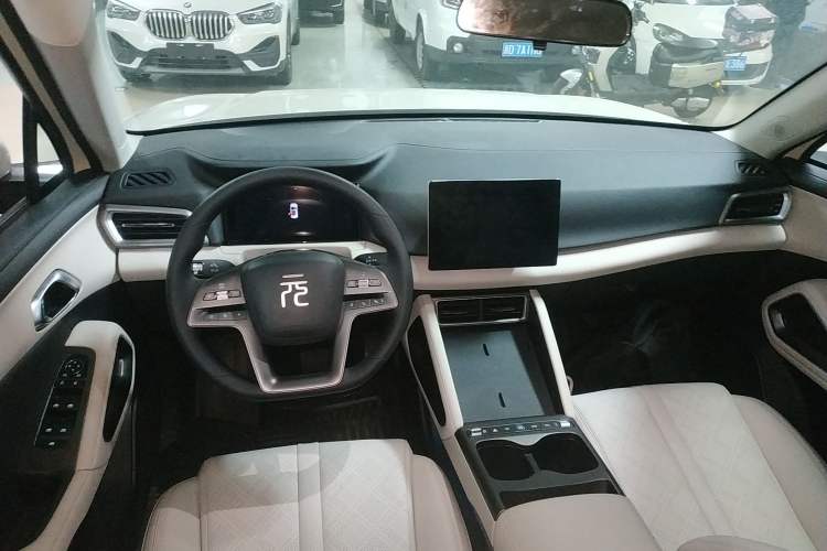 Used BYD Yuan UP 2025 Model 301KM Leading Version
