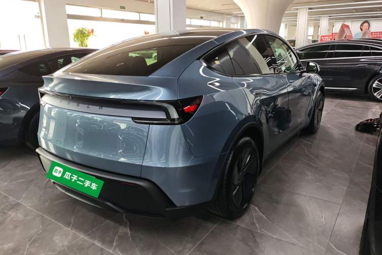 Used Tesla Model Y 2025 Rear-Wheel Drive First Edition Rear Right 45 Deg