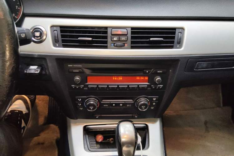 Used BMW 3 Series 2007 325i Convertible Coupe Audio And AC Panel