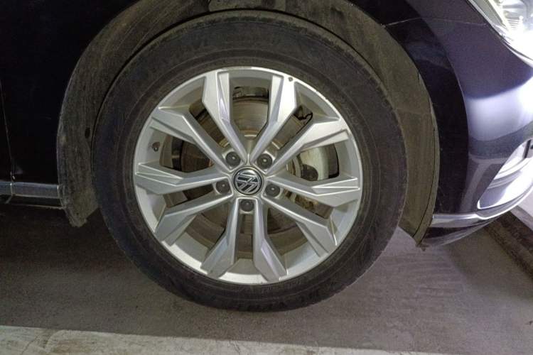 Used Volkswagen Magotan 2017 330TSI DSG Luxury Model Right Front Wheel Hub