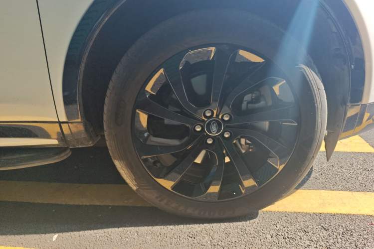 Used Land Rover Discovery Sport New Energy 2024 1.5T P300e Plug-in Hybrid Electric Version
