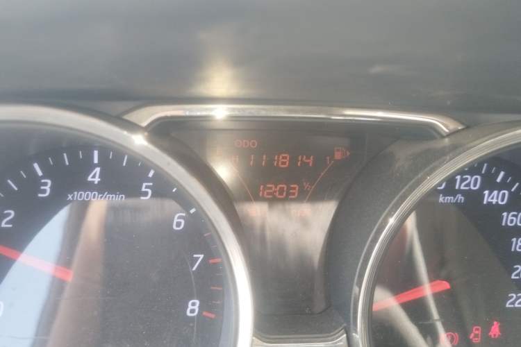 Used Nissan Livina 2013 1.6XE Manual Comfort Edition Odometer Close Up