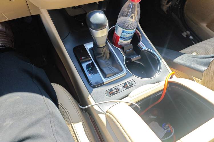 Used Toyota Highlander 2015 2.0T Four-Wheel Drive Ultimate Edition 7-Seater Gear Lever