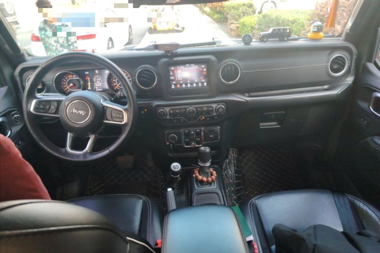 Used Jeep Wrangler 2018 2.0T Sahara Four-Door Edition Center Console