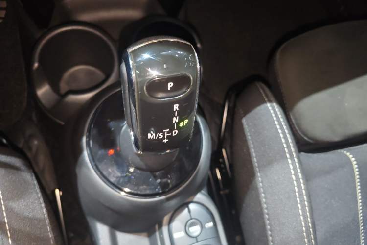 Used MINI 2021 1.5T Three-Door Sharp Edition Gear Lever