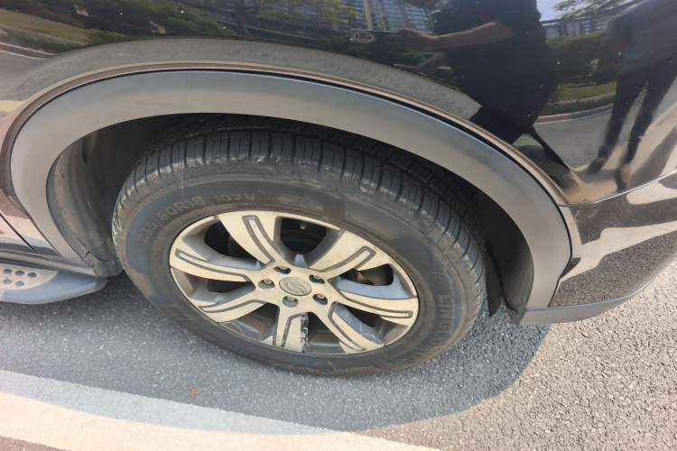 Used GAC Trumpchi GS7 2017 320T Two-Wheel-Drive Luxury Smart Connectivity Model Right Front Wheel Hub