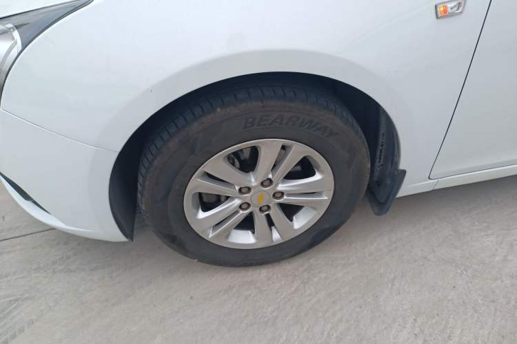 Used Chevrolet Cruze 2015 Hatchback 1.6L Manual Comfort Edition