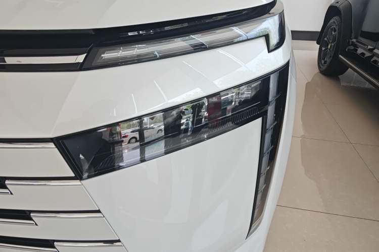 Used GAC Trumpchi E8 2024 Honor Series 2.0L Honor Edition Left Front Headlight