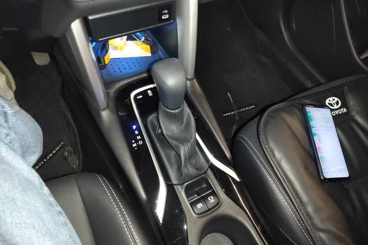 Used Toyota FRONTLANDER 2024 2.0L CVT Luxury Edition Gear Lever