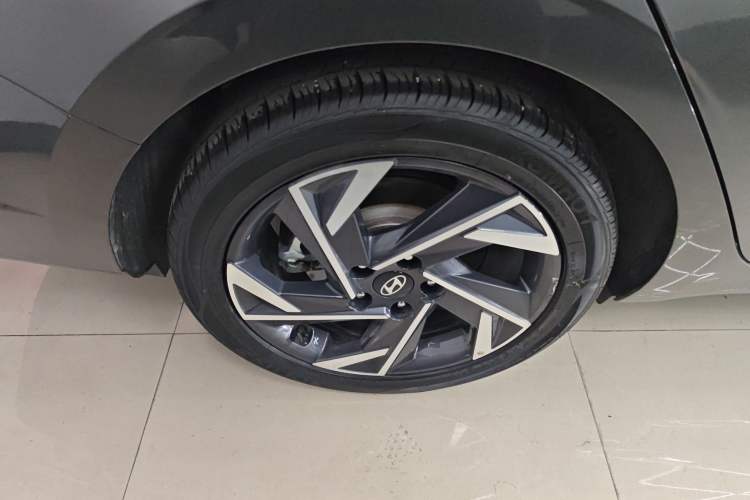 Used Hyundai Elantra 2023 1.5L CVT LUX Prestige Edition
