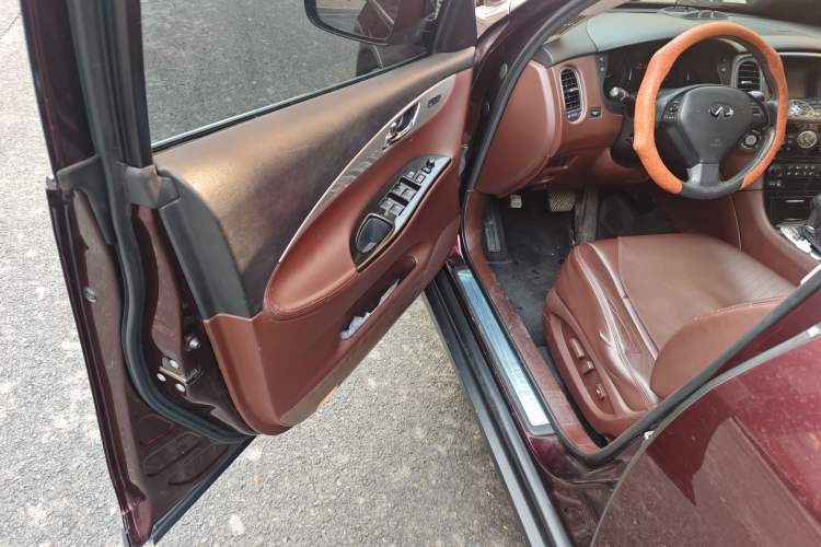 Used Infiniti EX 2013 EX25 4x4 Prestige Edition Driver Seat