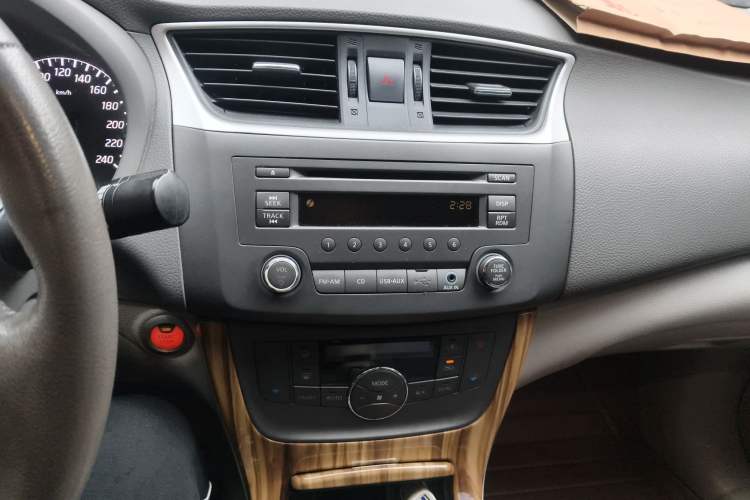 Used Nissan Sylphy 2014 1.6XV CVT Deluxe Edition Audio And AC Panel