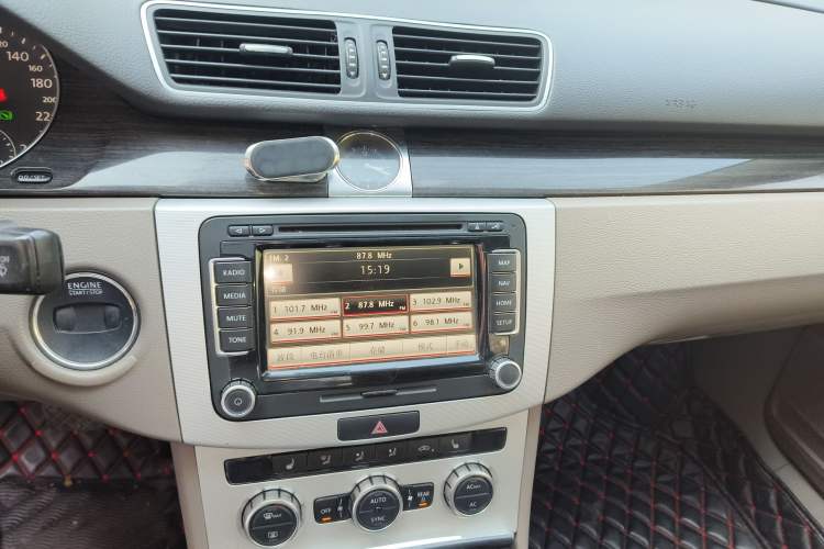 Used Volkswagen Magotan 2012 2.0 TSI Prestige Edition Audio And AC Panel