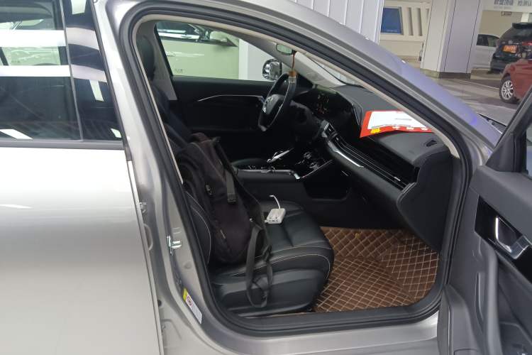 Used Bestune B70 2023 Third Generation 1.5T Automatic Enjoyment Version 70th Anniversary Edition
