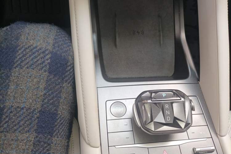 Used BYD Yuan UP 2024 401KM Beyond Edition Gear Lever
