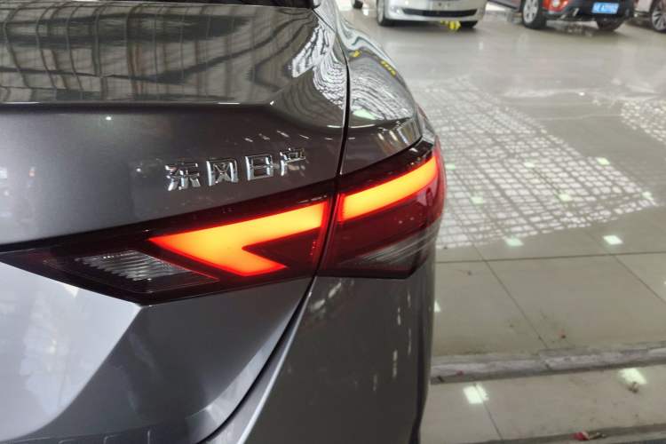 Used Nissan Sylphy 2023 1.6L CVT Enjoyment Edition Exterior 3