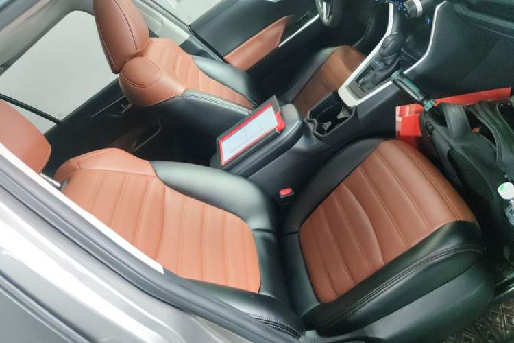 Used Toyota RAV4 2021 2.0L CVT Two-Wheel Drive Fashion Edition Right Front Seat