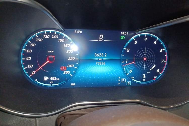 Used Mercedes-Benz GLC 2021 GLC 260 L 4MATIC Dynamic Edition Odometer Close Up