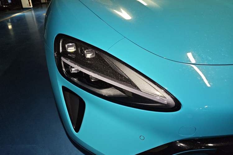 Used Xiaomi Auto SU7 2024 Four-Wheel Drive Ultra-Long Range Advanced Intelligent Driving Max Edition Right Front Headlight