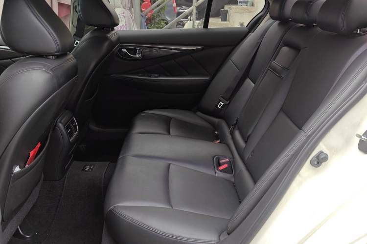 Used Infiniti Q50L 2015 2.0T Comfort Edition
