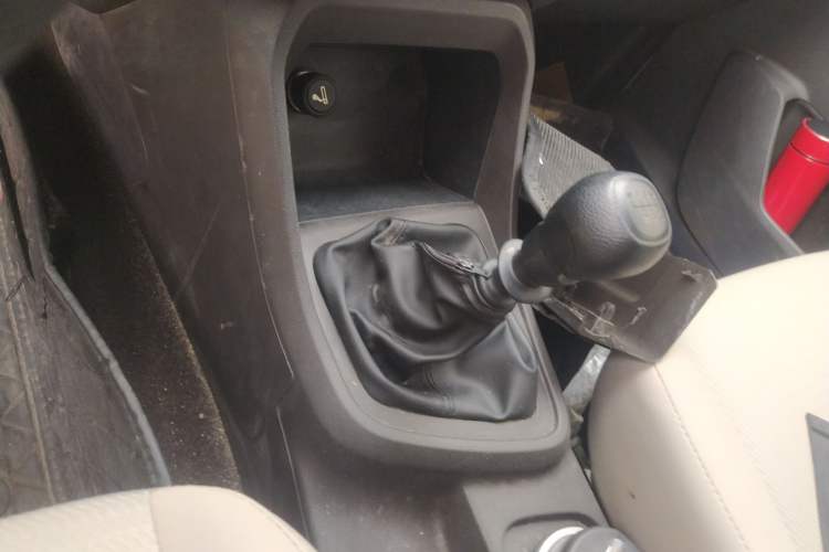 Used Wuling Hongguang V 2022 1.5L Jingqu Version Hydraulic Power Steering LAR Gear Lever