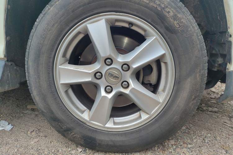 Used BYD S6 2014 2.4L Automatic Prestige 5-Seater