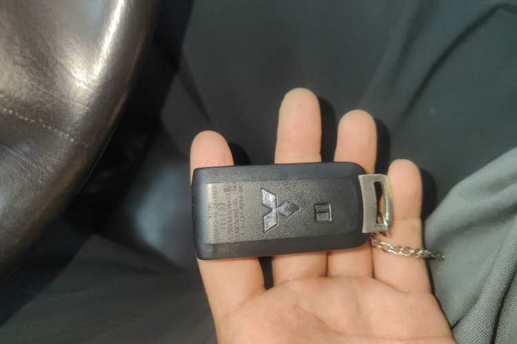 Used Mitsubishi Outlander 2011 Kicks 2.4 Fashion Edition
