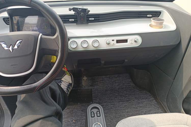 Used Wuling Hongguang MINIEV 2021 Macaron Premium Model – Lithium Iron Phosphate Audio And AC Panel