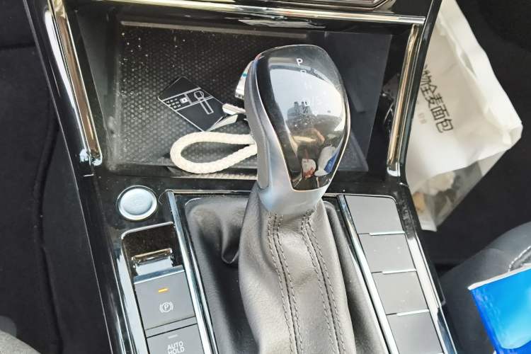 Used Volkswagen Passat 2025 Premium Version 380TSI Dragon Edition Gear Lever