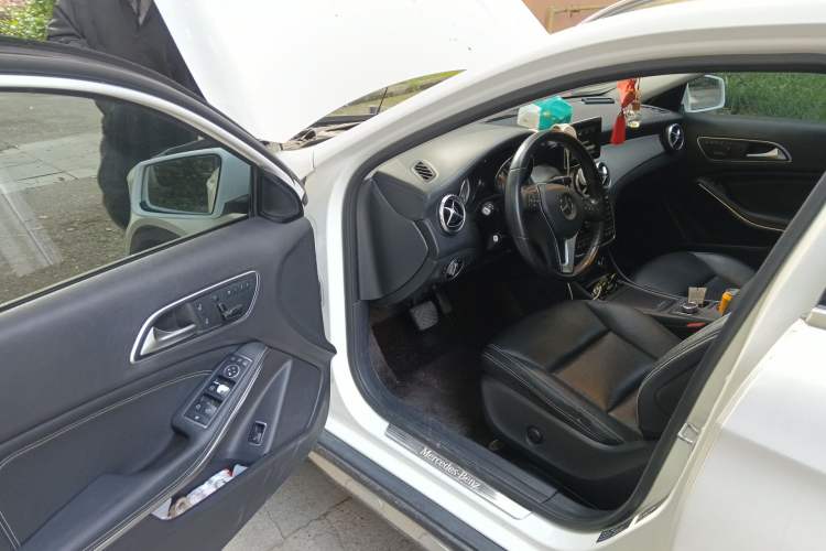 Used Mercedes-Benz GLA 2015 GLA 220 4MATIC Luxury Model Driver Seat