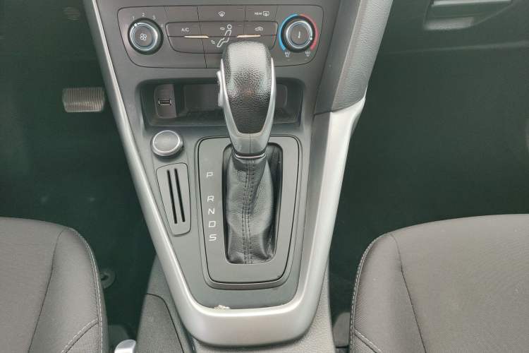 Used Ford Focus 2017 Hatchback 1.6L Automatic Comfort Plus SmartDrive Edition Gear Lever