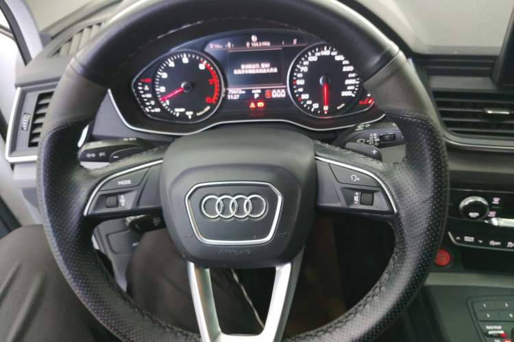 Used Audi Q5L 2018 40 TFSI Prestige Edition China VI Emission Standard Steering Wheel