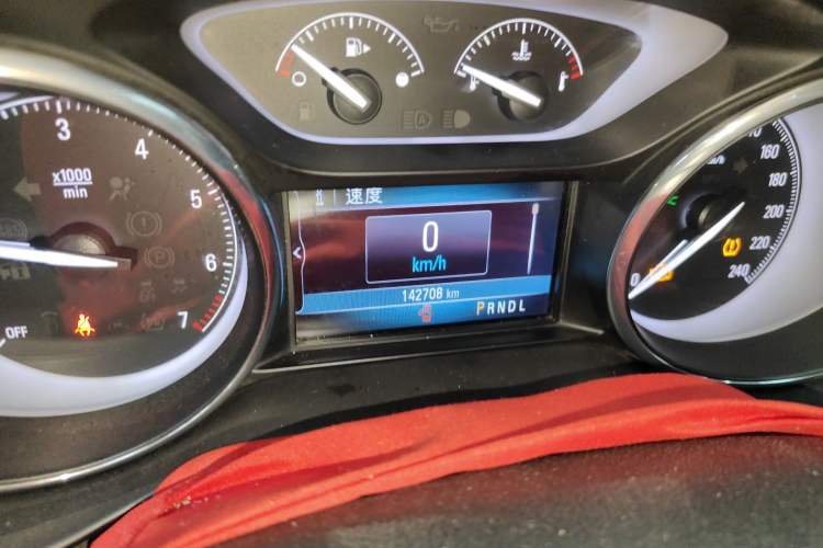 Used Buick Envision 2018 20T Two-Wheel-Drive Leading Model Odometer Close Up