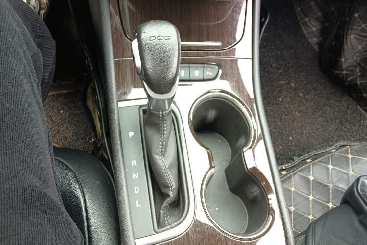 Used Buick Verano 2019 Sedan 20T Dual-Clutch Elite Model Gear Lever