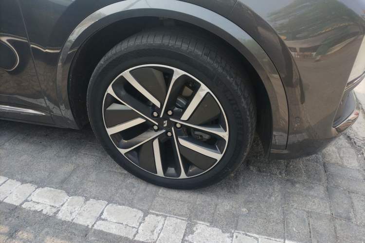 Used Li Auto L9 2022 Max model Right Front Wheel Hub