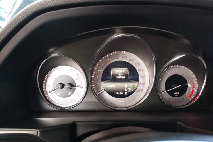 Used Mercedes-Benz GLK-Class 2013 GLK 300 4MATIC Dynamic Sunroof Model
