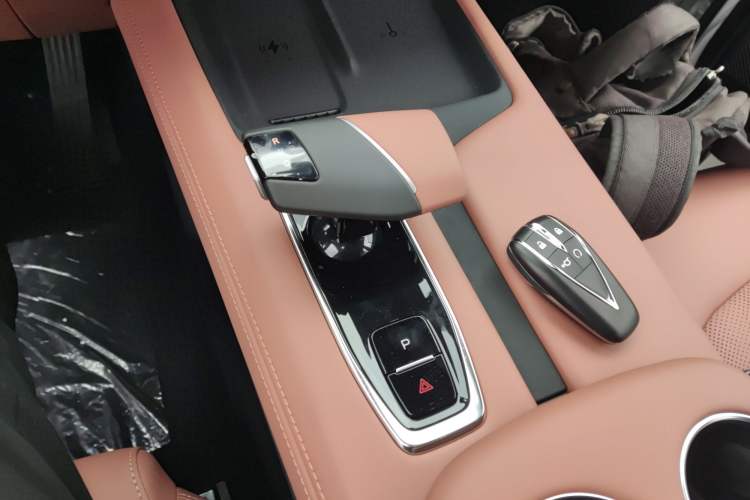 Used Changan UNI-Z New Energy 2025 Model, Smart New Blue Whale 125km Battleship+ Version
