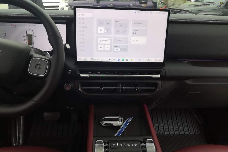 Used Tank 300 2025 2.0T Conqueror
