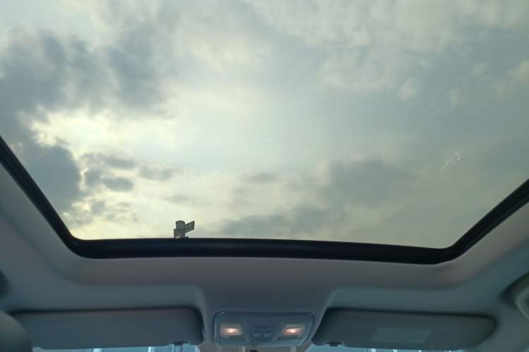 Used CHANGAN CS75 2017 Shangkui Edition 1.5T Automatic Fengxiang Model Headliner