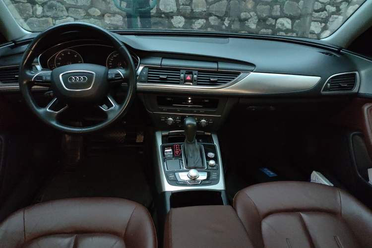 Used Audi A6L 2018 30th Anniversary Edition TFSI Trendy Model Center Console