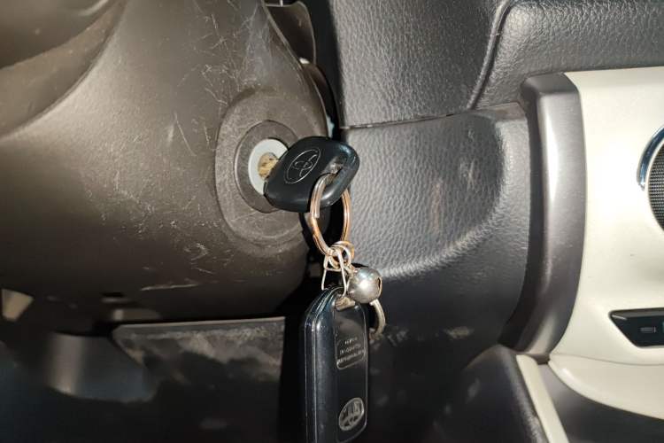 Used Toyota YARiS L Zhi Xuan 2015 1.5G Automatic Xuan Dong Sunroof Special Edition Vehicle Key