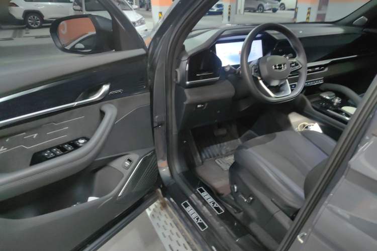 Used Geely Auto Monjaro L 2024 2.0TD High-Power Automatic Two-Wheel Drive Skyline Edition
