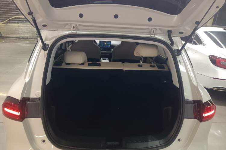 Used Wuling Bingo PLUS 2024 330 km Range Five-Seater Version Trunk